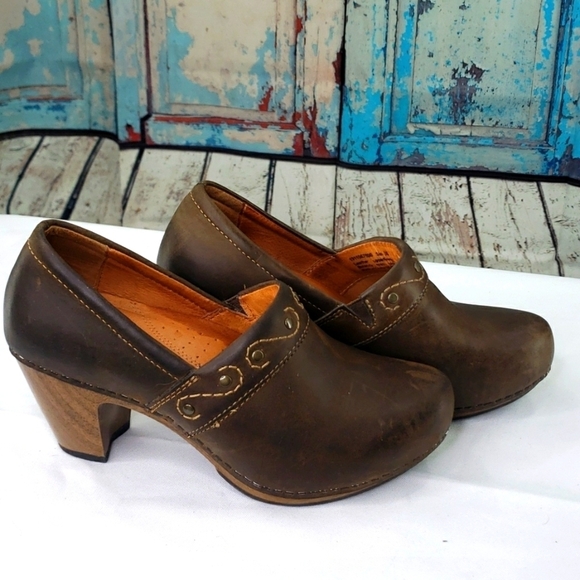 Dansko Riki Full Grain Heeled Clog - Picture 2 of 7